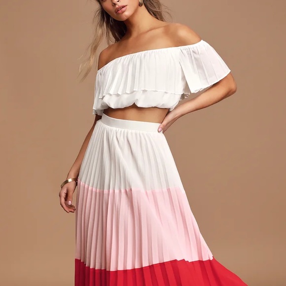 Pleated Crop Top - Picture 2 of 8